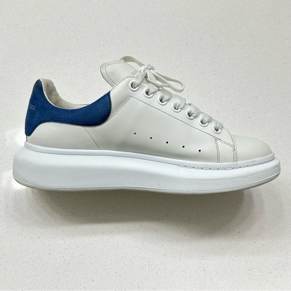 Alexander McQueen Oversized Larry Leather Low-Top Sneakers - Picture 4 of 10